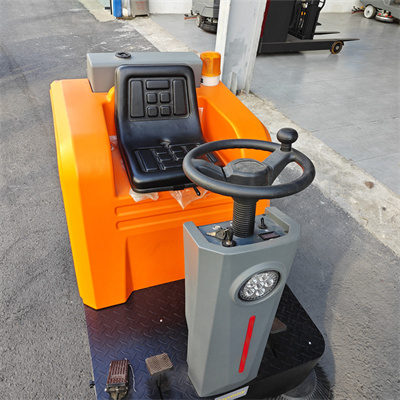 駕駛式掃地機在工業(yè)園區(qū)的應用與優(yōu)勢 駕駛式掃地機在工業(yè)園區(qū)的應用與優(yōu)勢.jpg